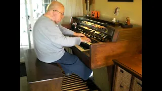 Mike Reed plays "The Organ Grinder's Swing" on his Hammond Organ