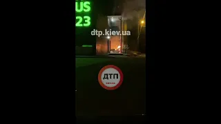 Пожар в Киеве в Новусе: на Беляшевского. Потушат или ждать спасателей?