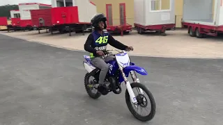 J’APPRENDS À LEVER MA 85YZ