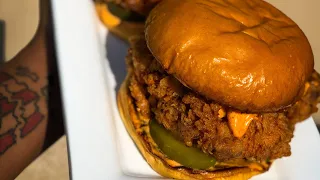 POPEYES CHICKEN SANDWICH AT HOME| HOW TO MAKE THE POPEYES CHICKEN SANDWICH RECIPE| FRIED CHICKEN