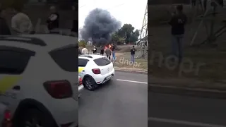 в Днепре на Донецком шоссе сгорел автомобиль (часть 1)