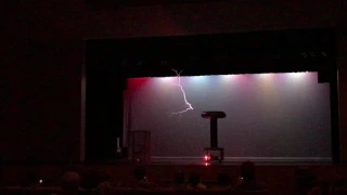 Free Bird guitar solo played on a 1.2 million volt Tesla Coil at Confabularryum