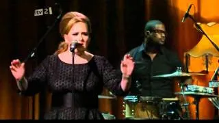 Adele - Set Fire To The Rain - iTunes Festival - 2011 - Live Performance [HD]