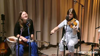 Nora Brown, Stephanie Coleman, James Shipp: "Am I Born to Die" (Am. trad.)