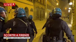 La lunga notte di Firenze, proteste anti dpcm: scontri tra manifestanti e polizia