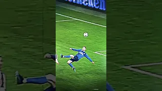 Cristiano Ronaldo membuat Ronaldo Mencetak Gol Salto