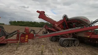 Pulling a Case IH 2160 in Two With a 620 Quad Trac ( the last week of planting) s4 e6