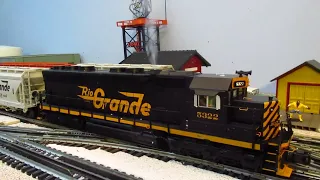 O scale MTH Rio Grande SD45 diesel-electric locomotive pulls Rio Grande 50' AIRSLIDE covered hoppers