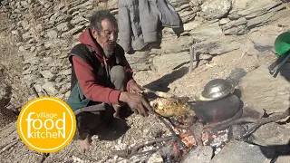 old couple cooking chicken curry || village food kitchen || lajimbudha ||