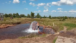 Царицынский источник в Старой Руссе - столб ледяной минеральной воды из-под земли