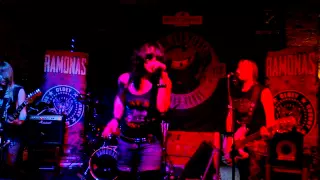 The Ramonas - Commando - Frog & Fiddle, Cheltenham, 13/03/15