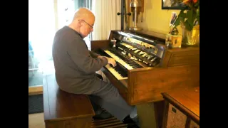 Mike Reed plays Johnny Mercer's "Dream", on the Hammond Organ