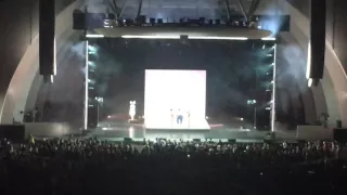 Sia performing "Unstoppable" at Hollywood Bowl