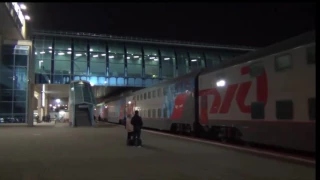 Double decker train in Russia: arrival and departure