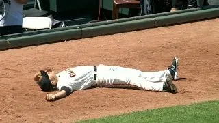 ARI@SF: Unusual things happen between D-backs, Giants