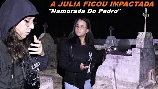 LEVAMOS A NAMORADA DO PEDRO NO CEMITÉRIO | CHOCANTE ESPÍRITO DE UMA CRIANÇA QUIS BRINCAR COM A JULIA