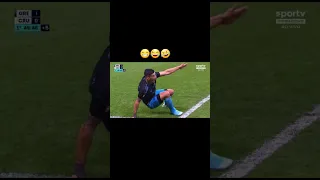 Футбольние приколи:У Суареса украли бутсу🤣😂😁 #shortvideo #suarez #futbol