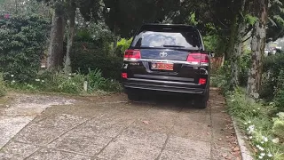 Land cruiser 200 vx-r v8 diesel crawlling sound