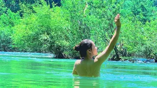 solo bushcraft | EP-8- OFF GRID LIVING | SOLO-girl and boy swim in the river to catch snails