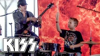 Child Drummer Plays LIVE with KISS - LOVE GUN