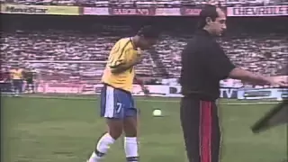 Rivaldo da show contra Argentina.