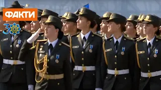 Без високих підборів: жінки-військові взяли участь у параді до Дня Незалежності