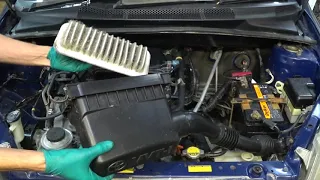 Toyota Vitz scp-10 1SZ-FE - Замена масла, фильтров, свечей и чистка ДМРВ.  Мойка двигателя.