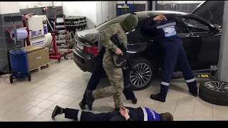 Между нами тает лёд в bmw