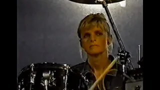 Paul McCartney – Jam (Rare footage with Linda on drums) from 1989