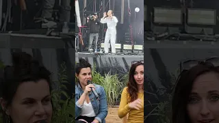 Aux Vieilles Charrues, Soprano fait un concert en langue des signes