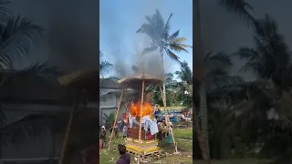 Proses Pembakaran Jenasah Pada Ngaben Di Bali