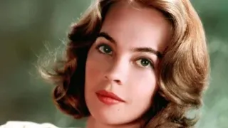 13 Sexy Photos of Leslie Caron