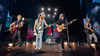 DEF LEPPARD - Behind the Stadium Tour - Episode 10: “We're just so grateful we’re able to do this!”