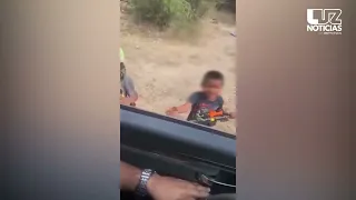 Niños juegan a ser sicarios; recrean retén ilegal en Sinaloa | VIDEO