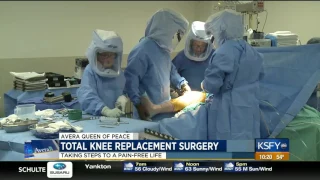 Total knee replacement surgery, taking steps to a pain free life - Medical Minute