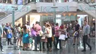 'Les Miserables' flash mob brings musical theater to Orlando mall