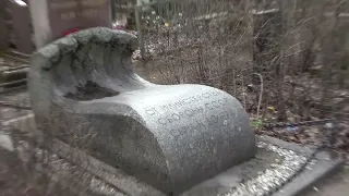 Богословское кладбище  Санкт Петербурга Маринеско ,Кирилл Лавров