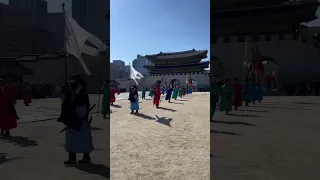 Royal guard changing ceremony in Gyeongbokgung #korea #visitkorea #경복궁