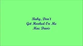 Baby, Don't Get Hooked On Me (Bebé No Te Enganches En Mi) - Mac Davis (Lyrics - Letra)