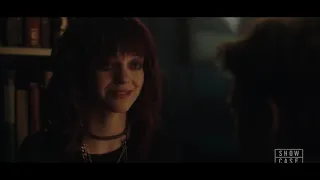 Gotham Knights 1x10 Duela ans Turner kiss Scene[CH]