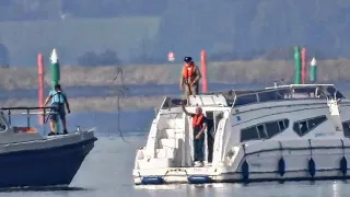 Rangers come to the aid of a struggling cruiser on Breydon Water, Great Yarmouth #rescue #boat #help