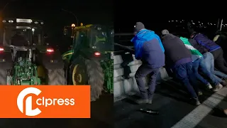 Les agriculteurs en colère s'approchent de Paris (30 janvier 2024, A10, France) [4K]