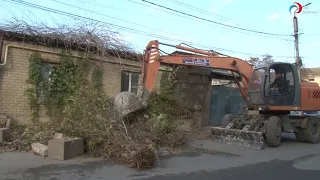 В Буйнакске устраняются незаконные строения и пристройки.