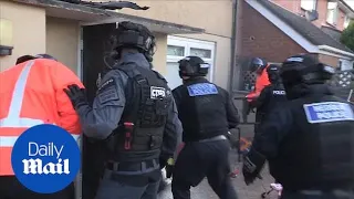 Drug gang member flees as Cardiff police raid drug kingpin's home