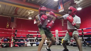 Impressive Skills Displayed By Two Top Amateur Boxers In Spar Wars