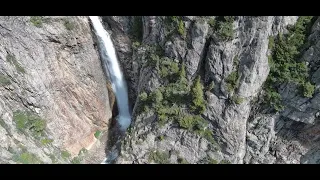 Водопад Бурхан Булак с дрона 10 июня 2023 года.