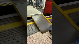 ♿️ Wheelchair Ramp in Use on The Jubilee Line at Green Park Station #londonunderground