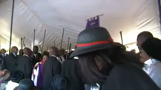 Xa umhlaba uphithizela chorus