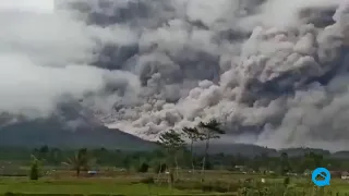 Violent eruption of the Semeru volcano, Indonesia