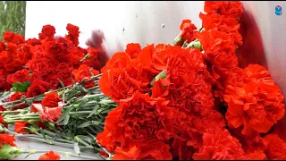 Дмитрий Азаров принял участие в возложении цветов к самарской стеле "Город трудовой доблести"